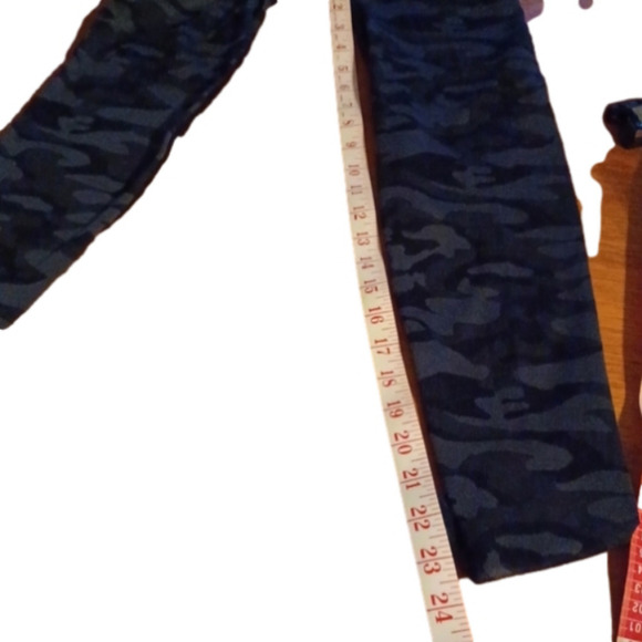 𝅺Pink Active grey/ black camo pants. Size small. Good used condition. - Picture 10 of 11